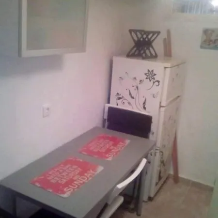 公寓 Cozy 2-br Center In *