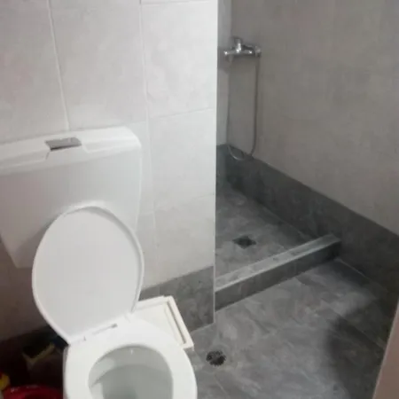 公寓 Cozy 2-br Center In *