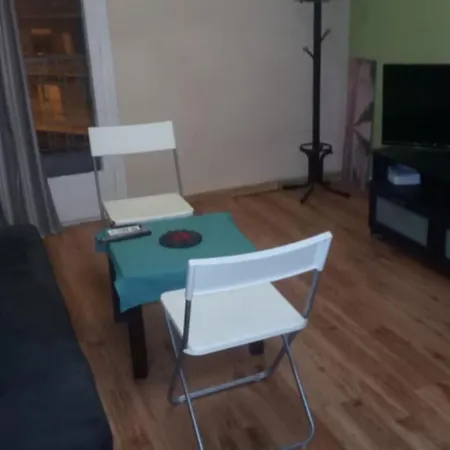 Cozy 2-br Center In *